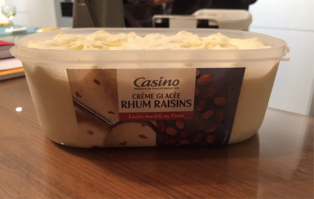 Crème glacée rhum-raisins