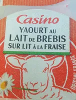 Yaourt lait brebis sur lait à la fraise