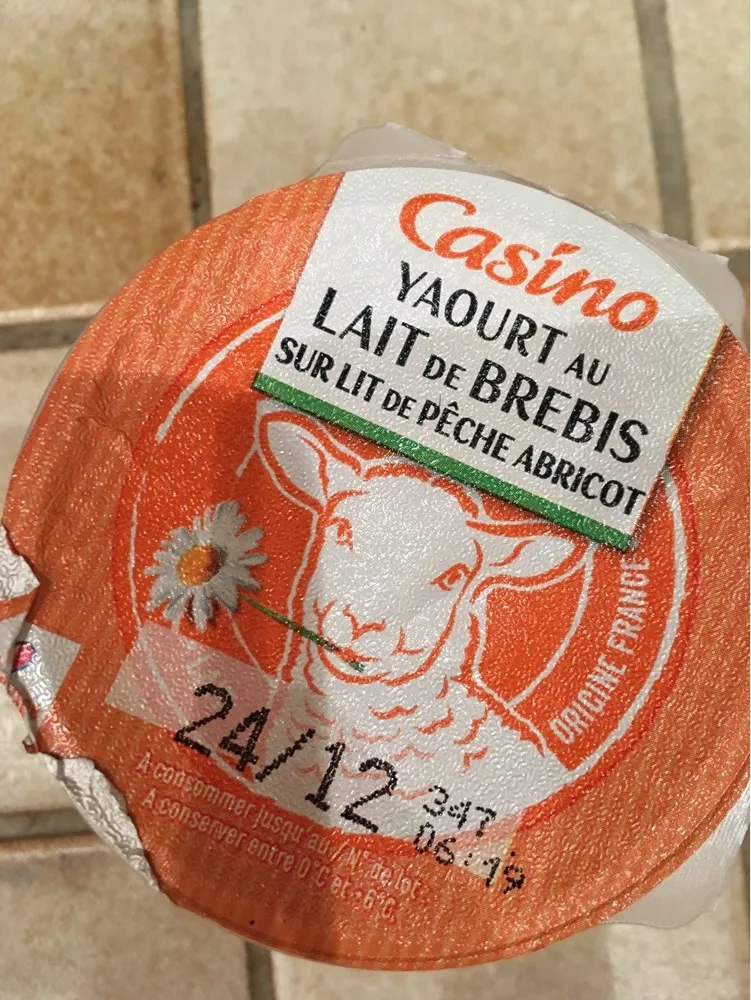 Yaourt au lait de brebis sur lit de pêche-abricot