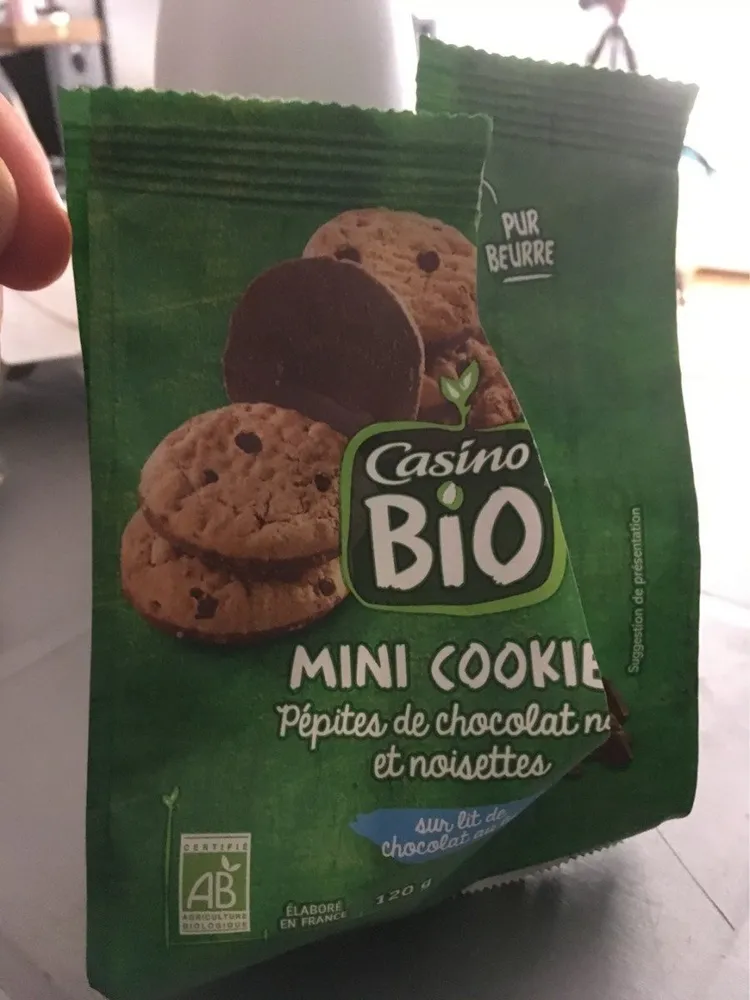 Mini Cookies pépites de chocolat noir et noisettes sur lit de chocolat au lait Bio
