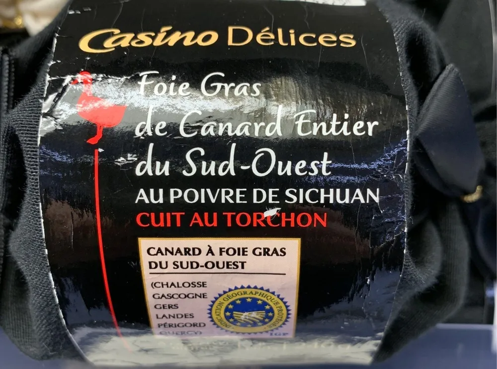 Foie gras de canard entier du Sud-Ouest, cuit au torchon, au poivre du Sichuan cuit au torchon