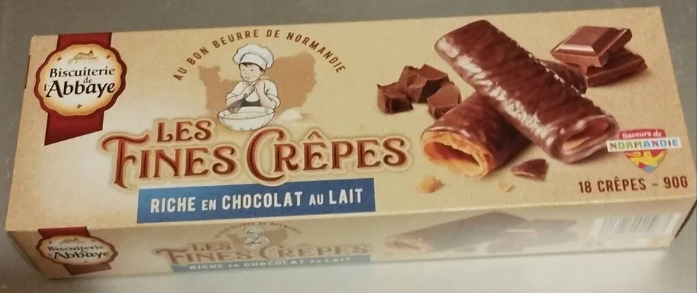 Les fines crêpes riche en chocolat au lait