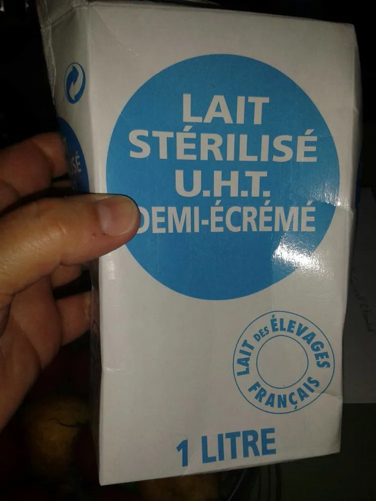 Lait stérilisé U.H.T. demi-écrémé