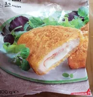 Viande de poulet, garnie au jambon de dinde et au fromage fondu, panée, cuite et surgelé
