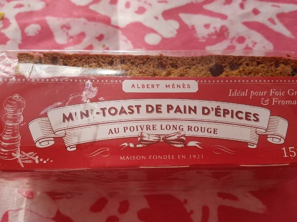 Mini-toasts de pain d'épices au poivre long rouge
