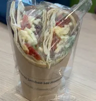 Pita tomate jambon mozza pesto