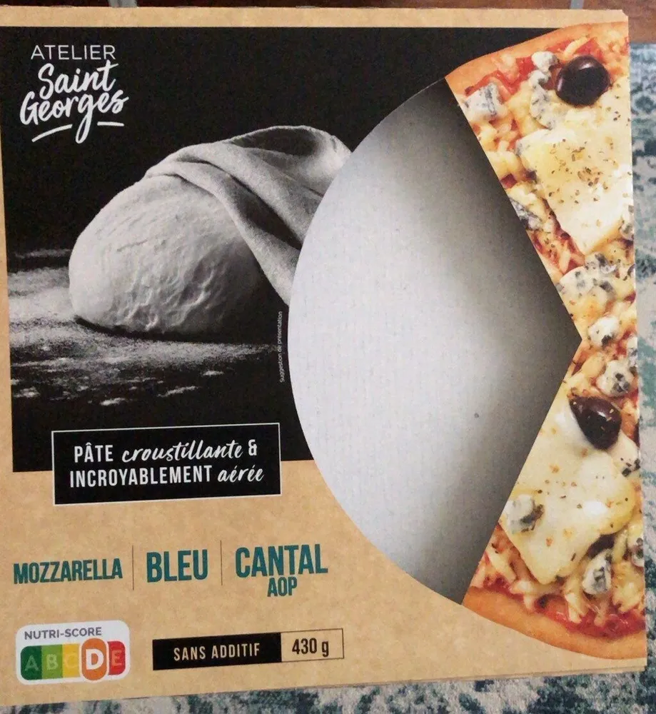 Pizza mozzarela, bleu, cantal