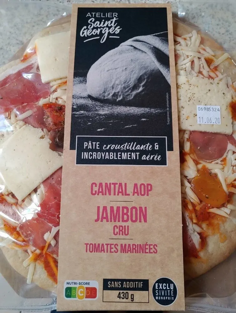 Pizza Cantal AOP jambon cru tomates marinées