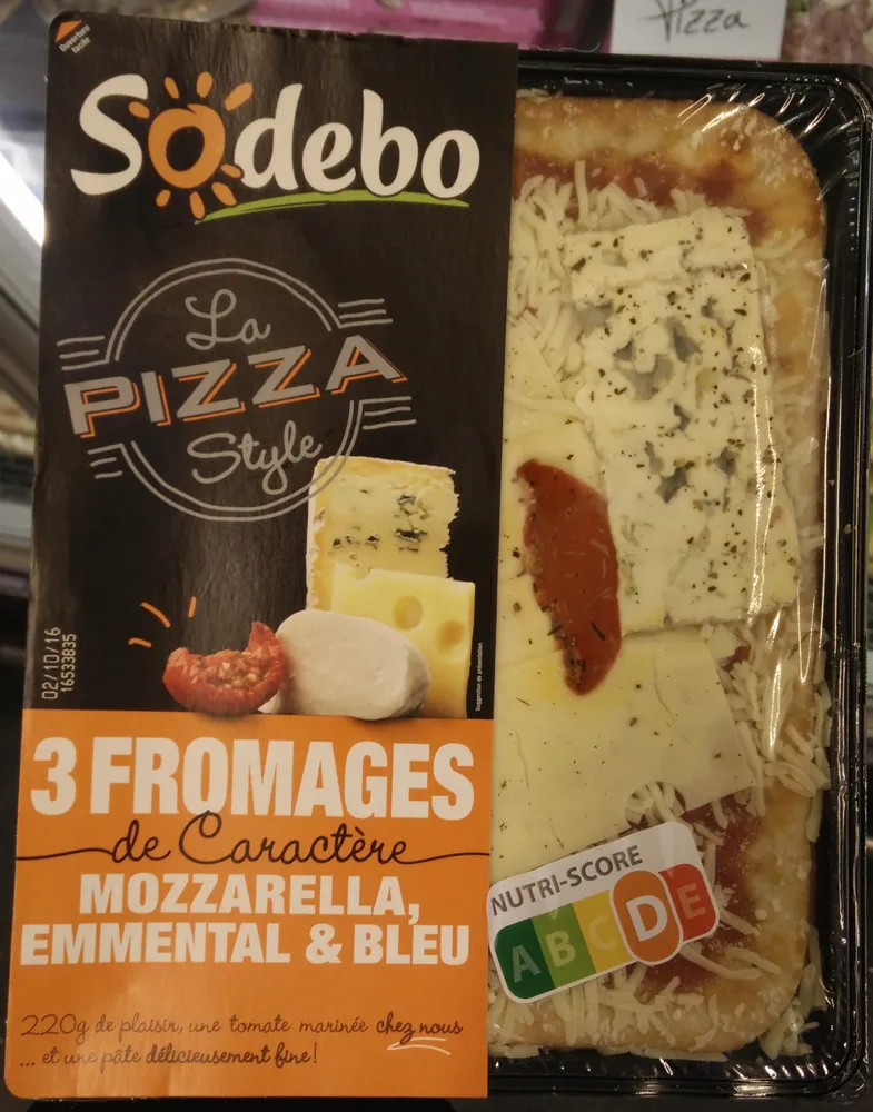 La pizza style 3 fromages de caractère mozzarella emmental & bleu