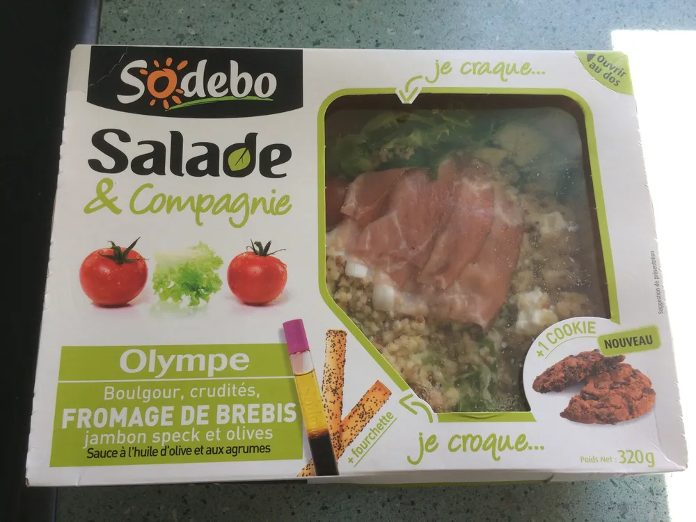 Salade & compagnie Olympe (Boulgour, crudités, fromage de brebis, jambon speck et olives)