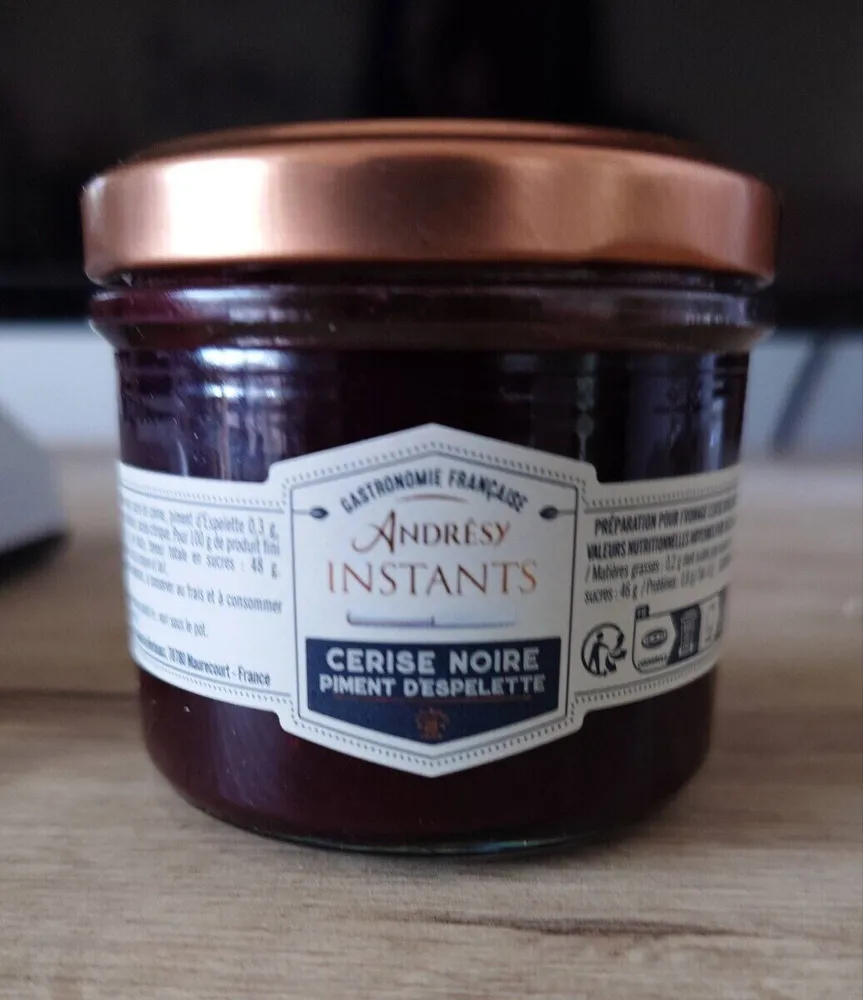 Préparation cerise noire au piment d'Espelette