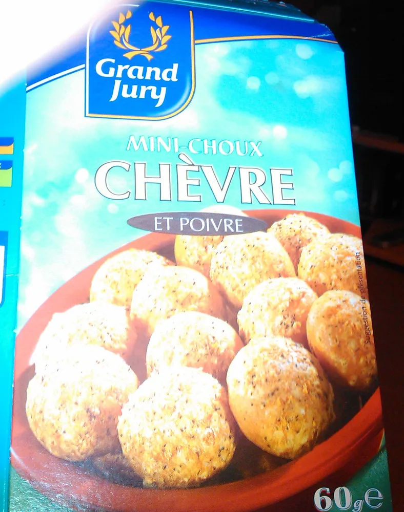 Mini-choux chèvre et poivre