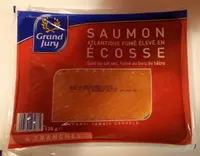 Saumon atlantique fumé élevé en écosse. Salé au sel sec, fumé au bois de hêtre