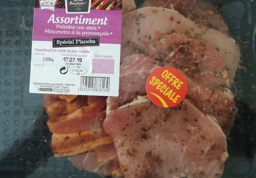 Assortiment de viande de porc marinée et aromatisée
