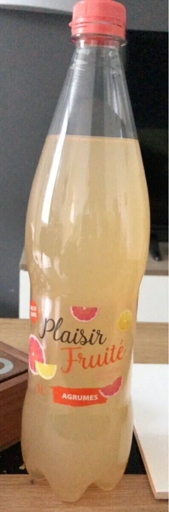 Eau petillante avec jus agrumes