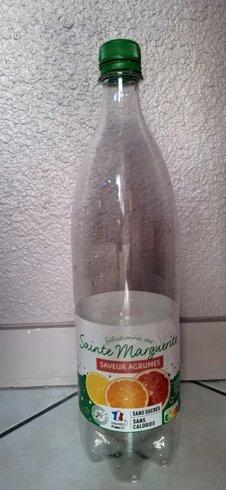 Eau minérale gazeuse à l'arôme naturel d'Agrumes