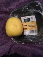 Pomme jaune parfumme tres sucre et croquante