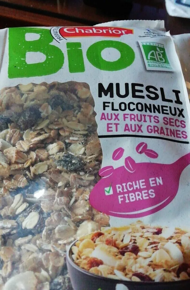 Muesli floconneux aux fruits secs et aux grzined