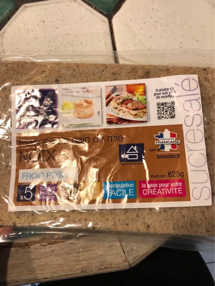Plaque de pain de mie aux noix