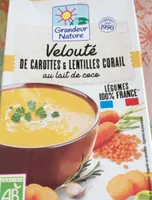 Velouté de carottes et de lentilles corail au lait de coco
