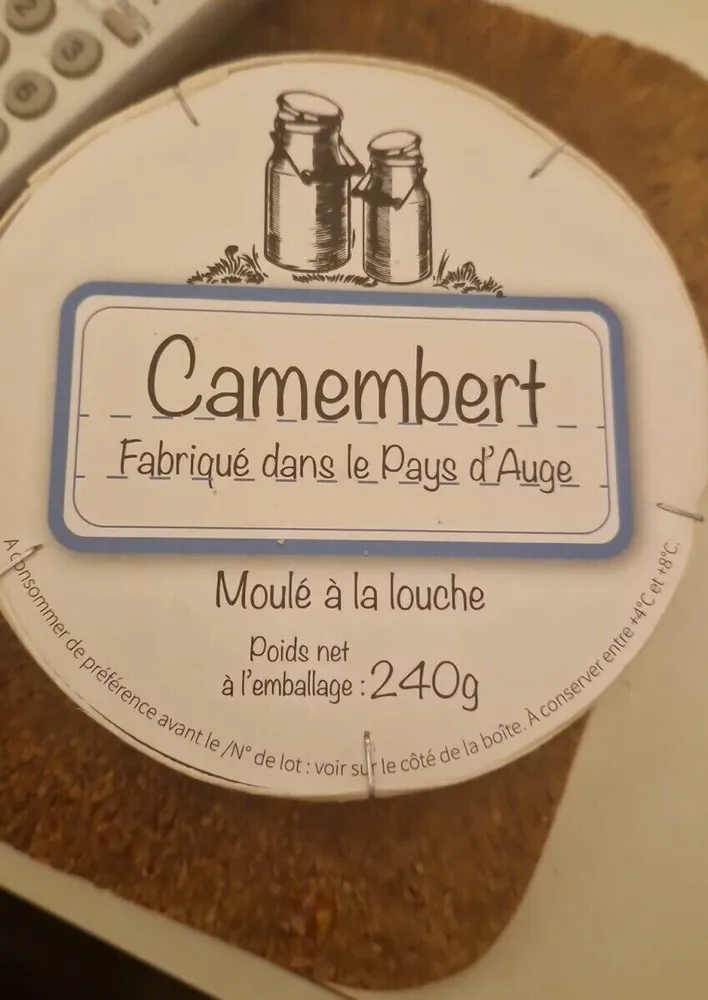 Camembert Fabriqué dans le Pays d'Auge Moulé à la louche