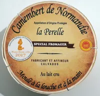 Camembert de Normandie moulé à la louche et à la main