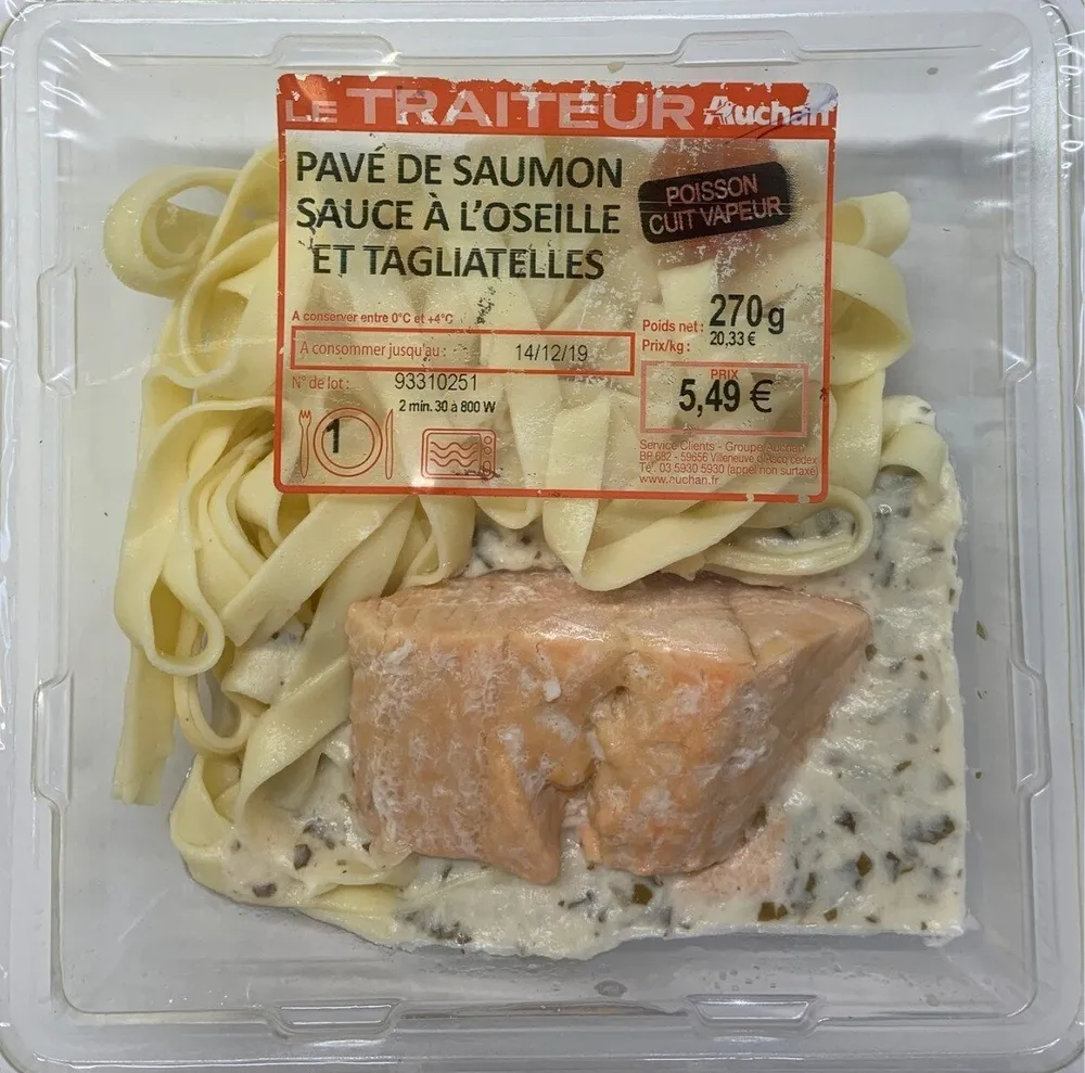 Pavé de saumon sauce a l'oseille et tagliatelles