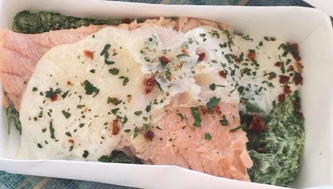 Papillote de saumon aux épinards