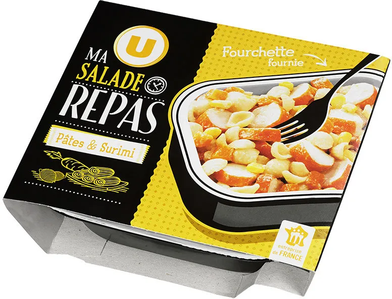 Salade pâtes surimi avec fourchette,