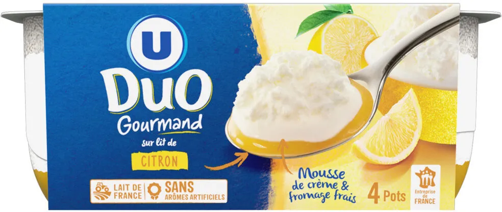 Fromage frais nature sous mousse de crème fouettée sur lit de citron