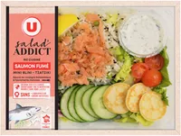 Salade addict saumon fumé mini blini tzatziki sauce au vinaigre balsamique