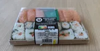 Assortiment sushis saumon fjords Norvège, transformé en France, barquette, 18 pièces