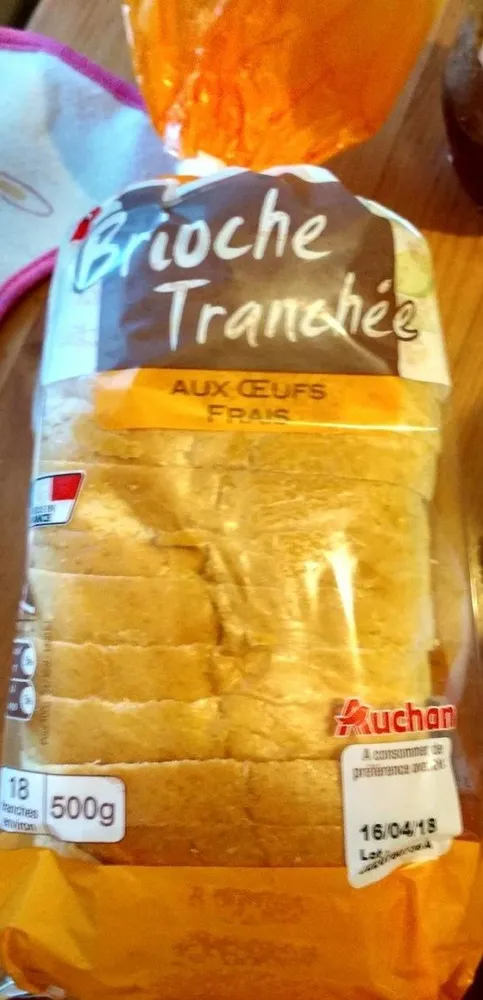 Brioche tranchée aux œufs frais