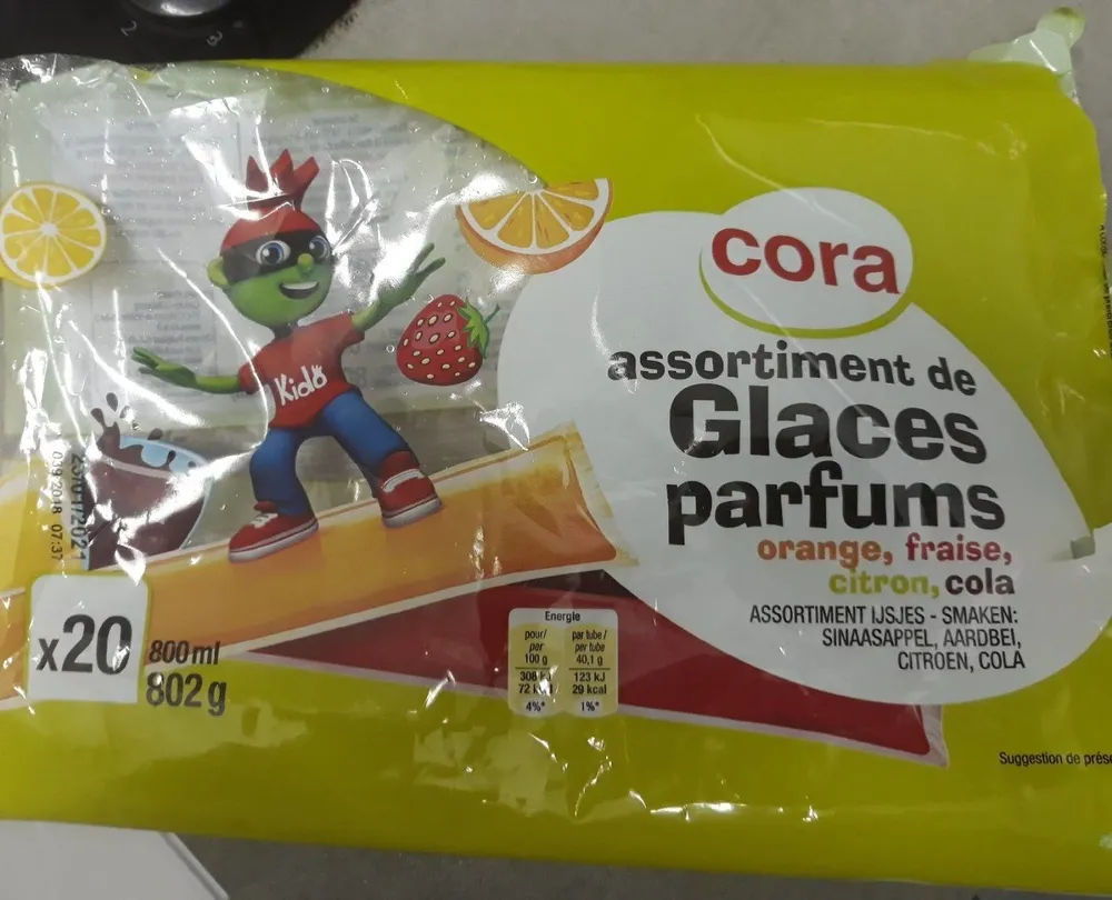 Assortiment de glace parfums orange fraise citron cola