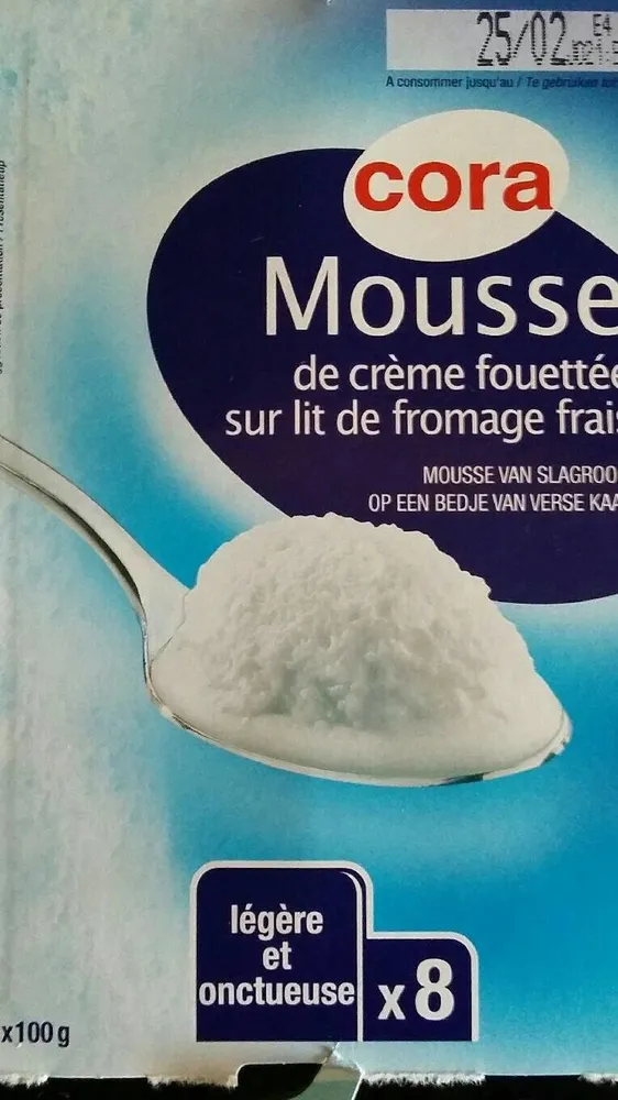 Mousse de crème fouettée sur lit de fromage frais