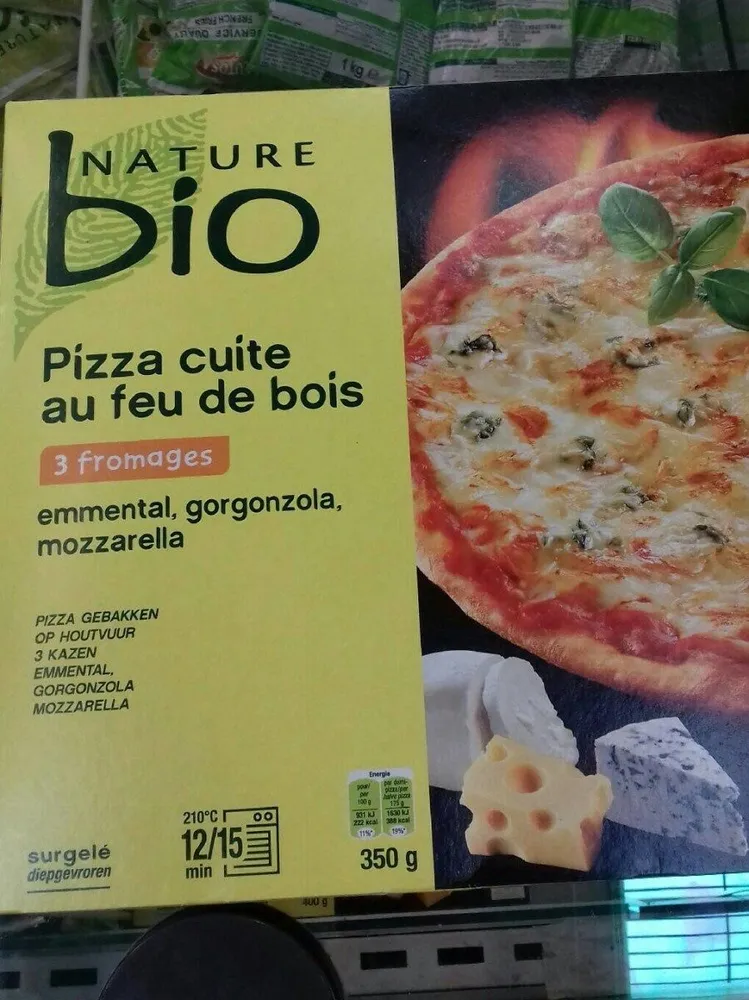 Pizza cuite au feu de bois 3 fromages