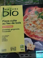 Pizza cuite au feu de bois 3 fromages