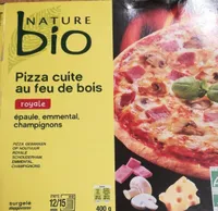 Pizza royale cuite au feu de bois