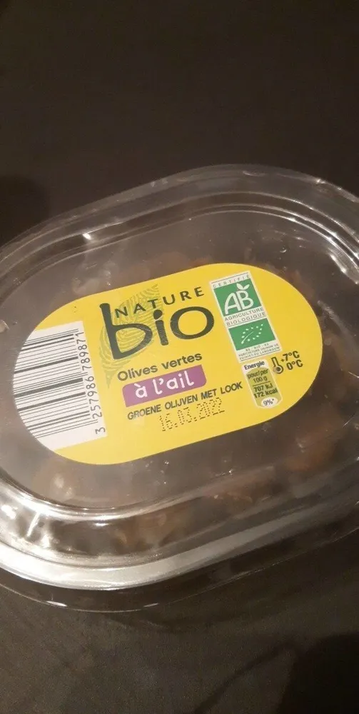 Olives vertes à l'ail
