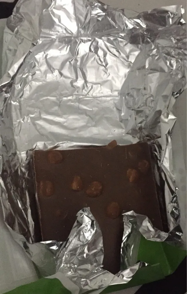 Chocolat au lait noisettes entières