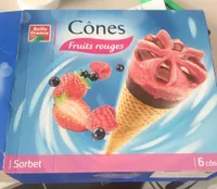 Cones fruit rouge