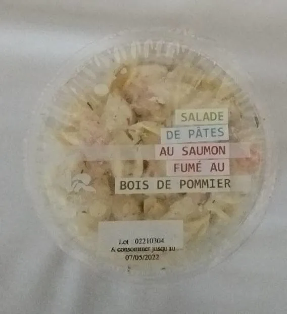Salade de pâtes au saumon fumé au bois de pommier