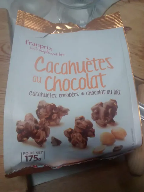 Cacahuètes enrobées de chocolat au lait