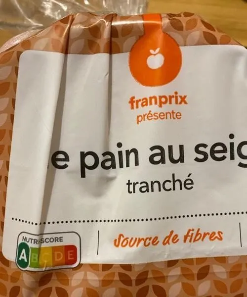 Pain de seigle tranché