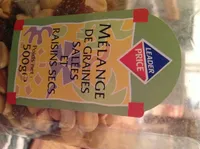 Mélange de graines grillées salées et de raisins secs