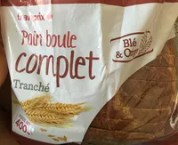 Pain boule complet tranché