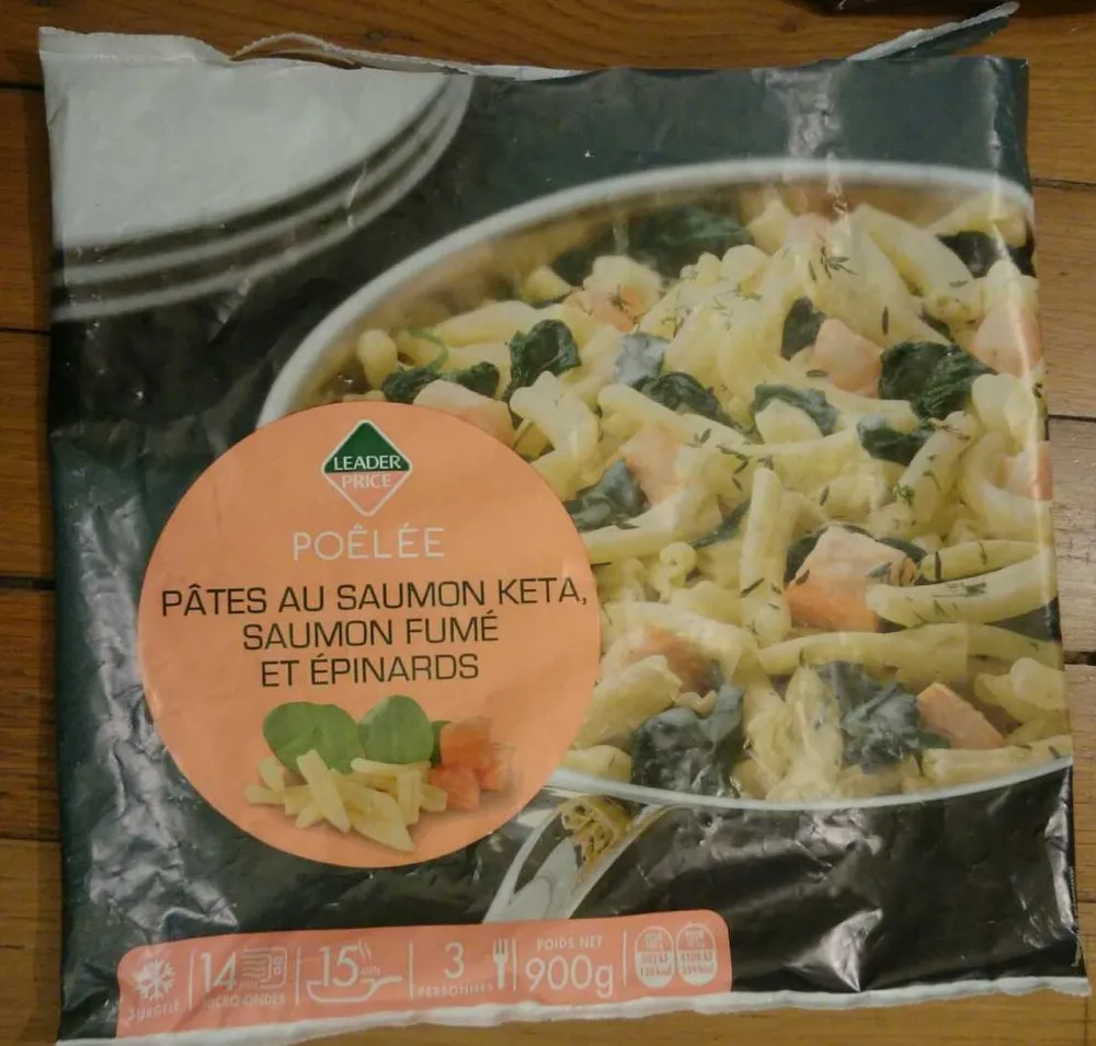 POÊLÉE PÂTES AU SAUMON KETA, SAUMON FUMÉ ET ÉPINARDS