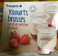Yaourt sur lit de confiture de fraises
