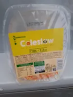 Salade de choux blancs, carottes et oignons assaisonnée