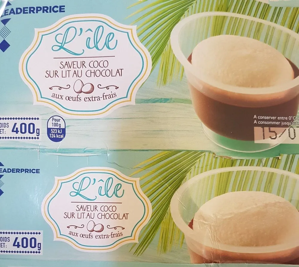 Île saveur coco sur lit au chocolat